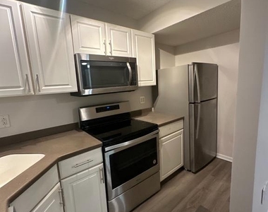 4004 Beecher Street Nw - Photo Thumbnail 5