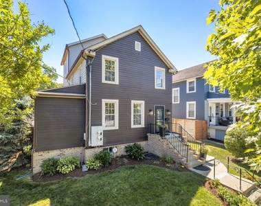 4037 22nd Street Ne - Photo Thumbnail 12
