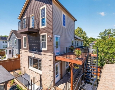 4037 22nd Street Ne - Photo Thumbnail 4