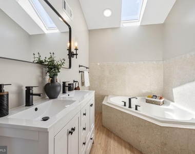 4037 22nd Street Ne - Photo Thumbnail 3