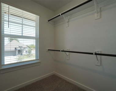 136 Greinert Dr - Photo Thumbnail 25