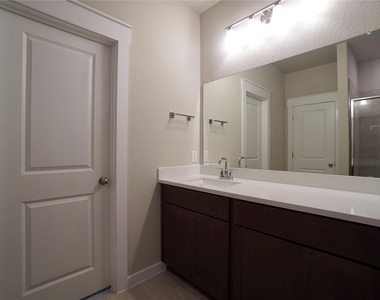 136 Greinert Dr - Photo Thumbnail 20