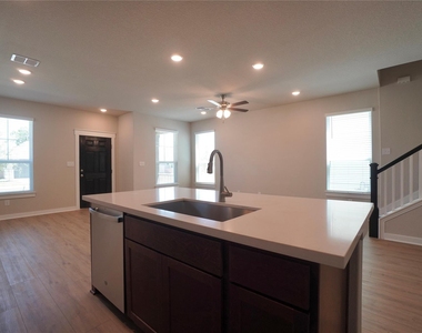 136 Greinert Dr - Photo Thumbnail 15