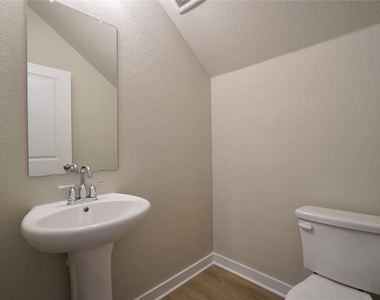 136 Greinert Dr - Photo Thumbnail 14