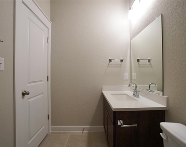 136 Greinert Dr - Photo Thumbnail 31