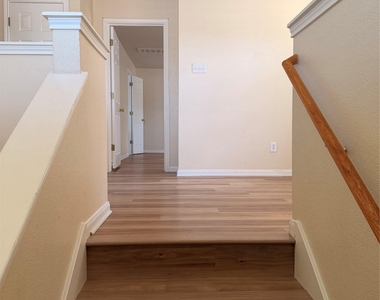 1309 Ascot St - Photo Thumbnail 11