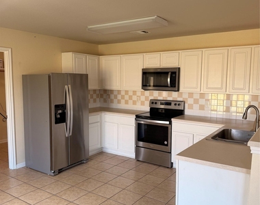 1309 Ascot St - Photo Thumbnail 5