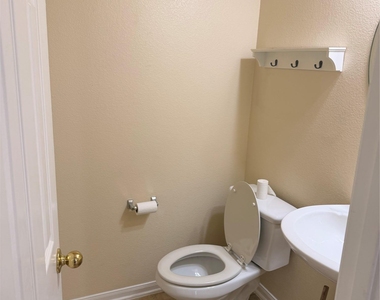 1309 Ascot St - Photo Thumbnail 8
