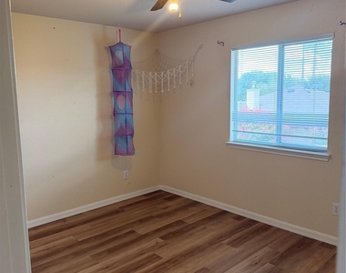 1309 Ascot St - Photo Thumbnail 19