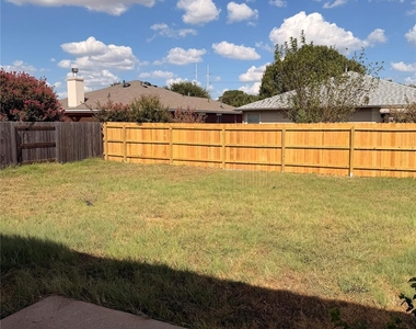 1309 Ascot St - Photo Thumbnail 1