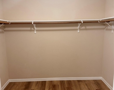 1309 Ascot St - Photo Thumbnail 18