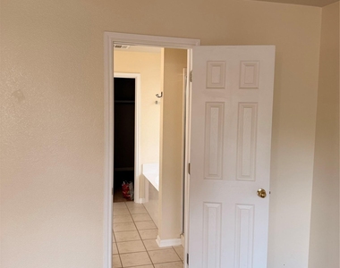 1309 Ascot St - Photo Thumbnail 15