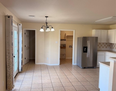 1309 Ascot St - Photo Thumbnail 6