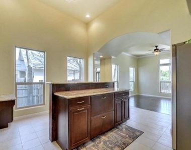 2406 E 11th St - Photo Thumbnail 12