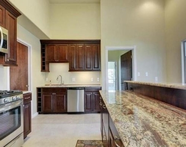 2406 E 11th St - Photo Thumbnail 11