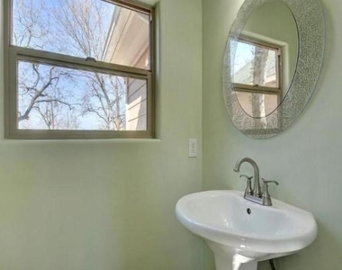 2406 E 11th St - Photo Thumbnail 23
