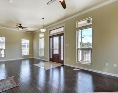 2406 E 11th St - Photo Thumbnail 5