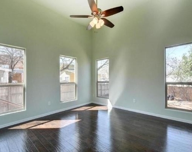 2406 E 11th St - Photo Thumbnail 13
