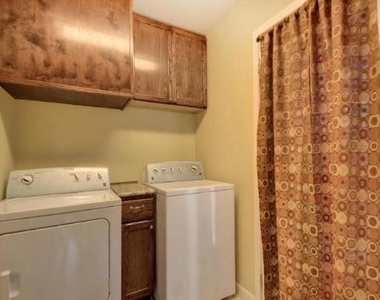 2406 E 11th St - Photo Thumbnail 24