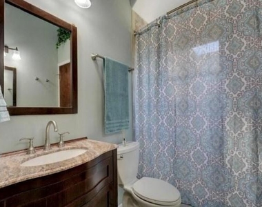 2406 E 11th St - Photo Thumbnail 16