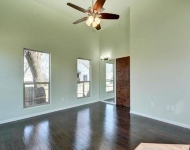 2406 E 11th St - Photo Thumbnail 15