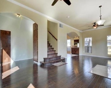 2406 E 11th St - Photo Thumbnail 6