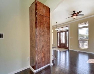 2406 E 11th St - Photo Thumbnail 19