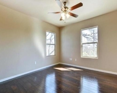 2406 E 11th St - Photo Thumbnail 21