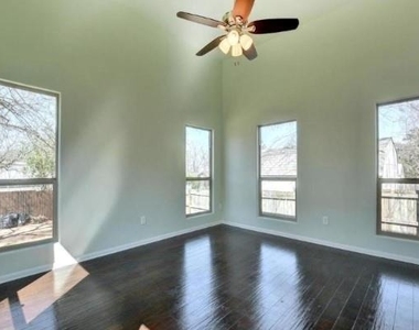 2406 E 11th St - Photo Thumbnail 14