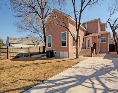2406 E 11th St - Photo Thumbnail 25