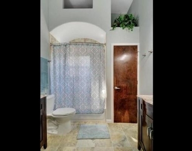 2406 E 11th St - Photo Thumbnail 17
