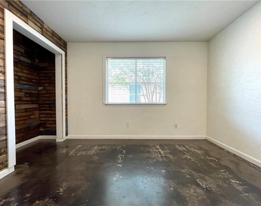 1060 W South St - Photo Thumbnail 18