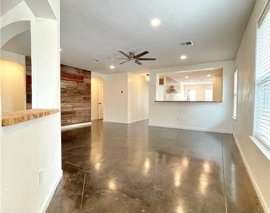 1060 W South St - Photo Thumbnail 2
