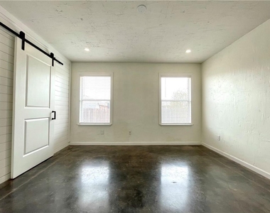 1060 W South St - Photo Thumbnail 11