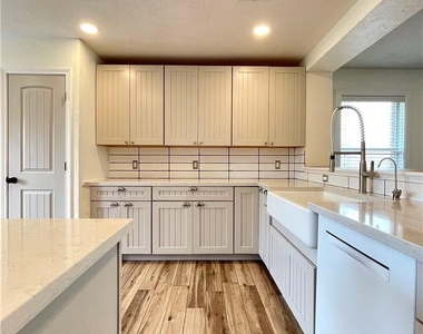 1060 W South St - Photo Thumbnail 8