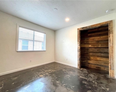 1060 W South St - Photo Thumbnail 16