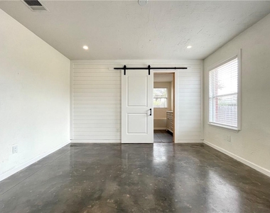 1060 W South St - Photo Thumbnail 10