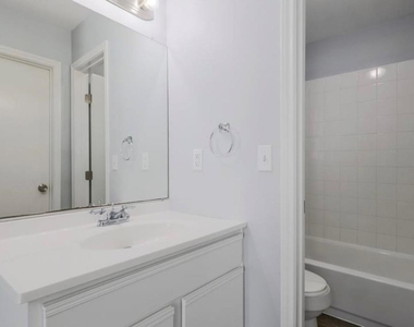 2132 Andover Dr - Photo Thumbnail 11