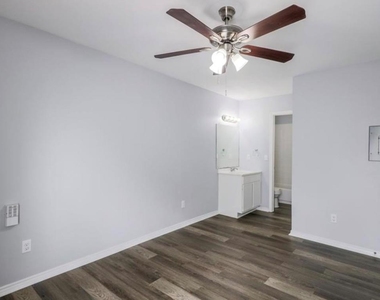 2132 Andover Dr - Photo Thumbnail 10