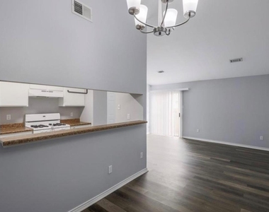 2132 Andover Dr - Photo Thumbnail 7