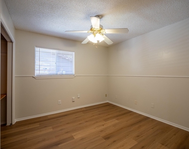 11907 Hornsby St - Photo Thumbnail 16
