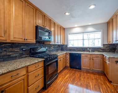 11907 Hornsby St - Photo Thumbnail 10