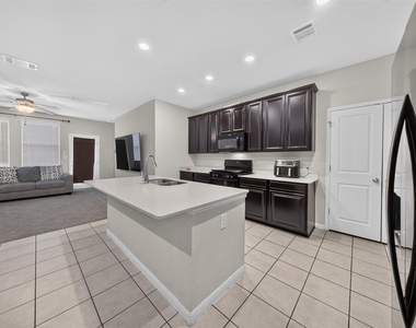 11833 Sandy Lodge Ct - Photo Thumbnail 11