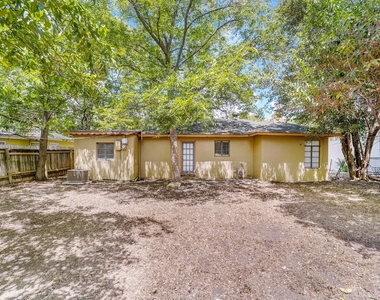 1064 Sycamore St - Photo Thumbnail 15