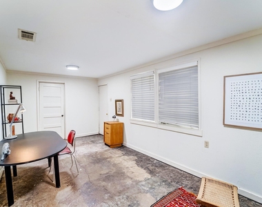 1064 Sycamore St - Photo Thumbnail 11