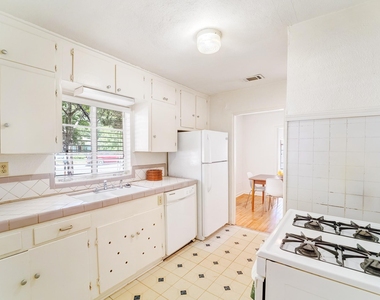 1064 Sycamore St - Photo Thumbnail 4