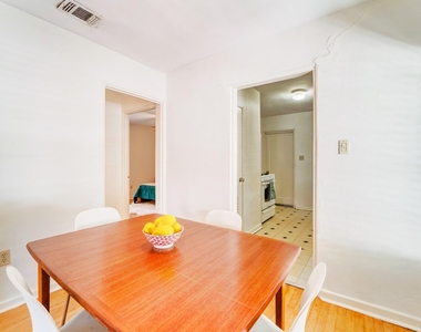 1064 Sycamore St - Photo Thumbnail 3