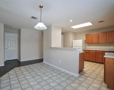 6208 Speyside Dr - Photo Thumbnail 7