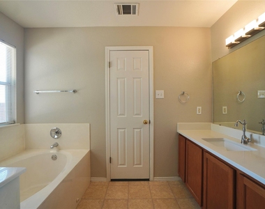6208 Speyside Dr - Photo Thumbnail 22