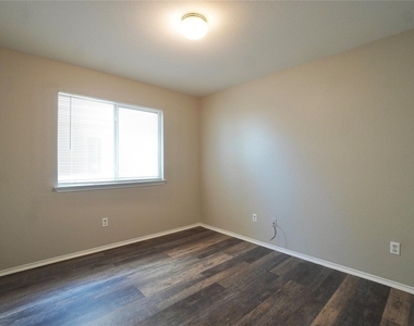 6208 Speyside Dr - Photo Thumbnail 25